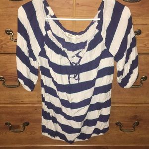 Old Navy shirt size small
